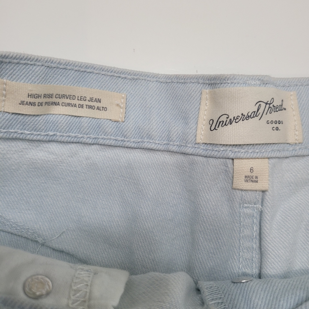 Universal Thread High-Rise Curved Leg Barrel Ballow Light Wash Jeans  Size 6 - Picture 11 of 16